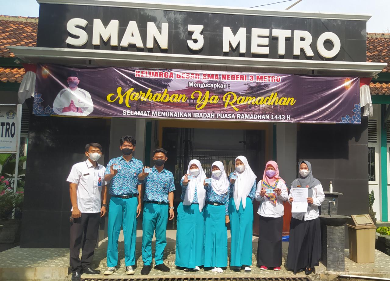 Penyerahan KTP-el ke Sekolah
