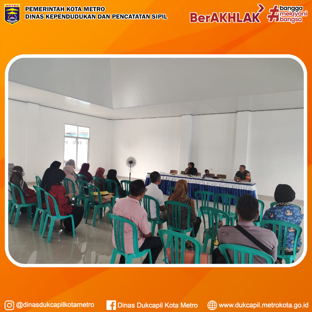Bakti Sosial Pembuatan Akta Kelahiran di Aula Kelurahan Ganjar Asri Kota Metro