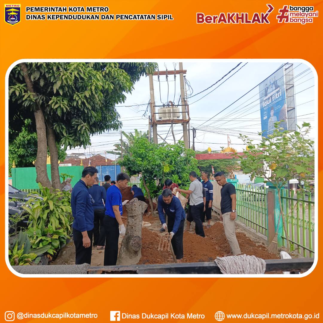 Jumat Bersih Disdukcapil Metro