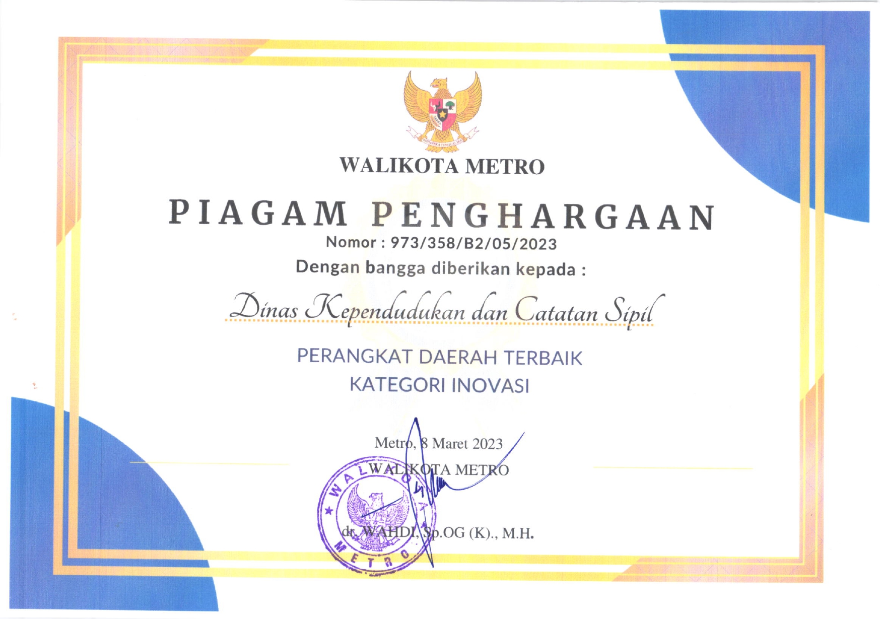 Dinas Kependudukan Dan Pencatatan Sipil Kota Metro Raih Penghargaan Sebagai "Perangkat Daerah Terbaik Kategori Inovasi"