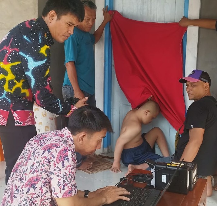 Hadir Tanpa Batas Disdukcapil Metro Jemput Bola Perekaman KTP-el Warga Disabilitas