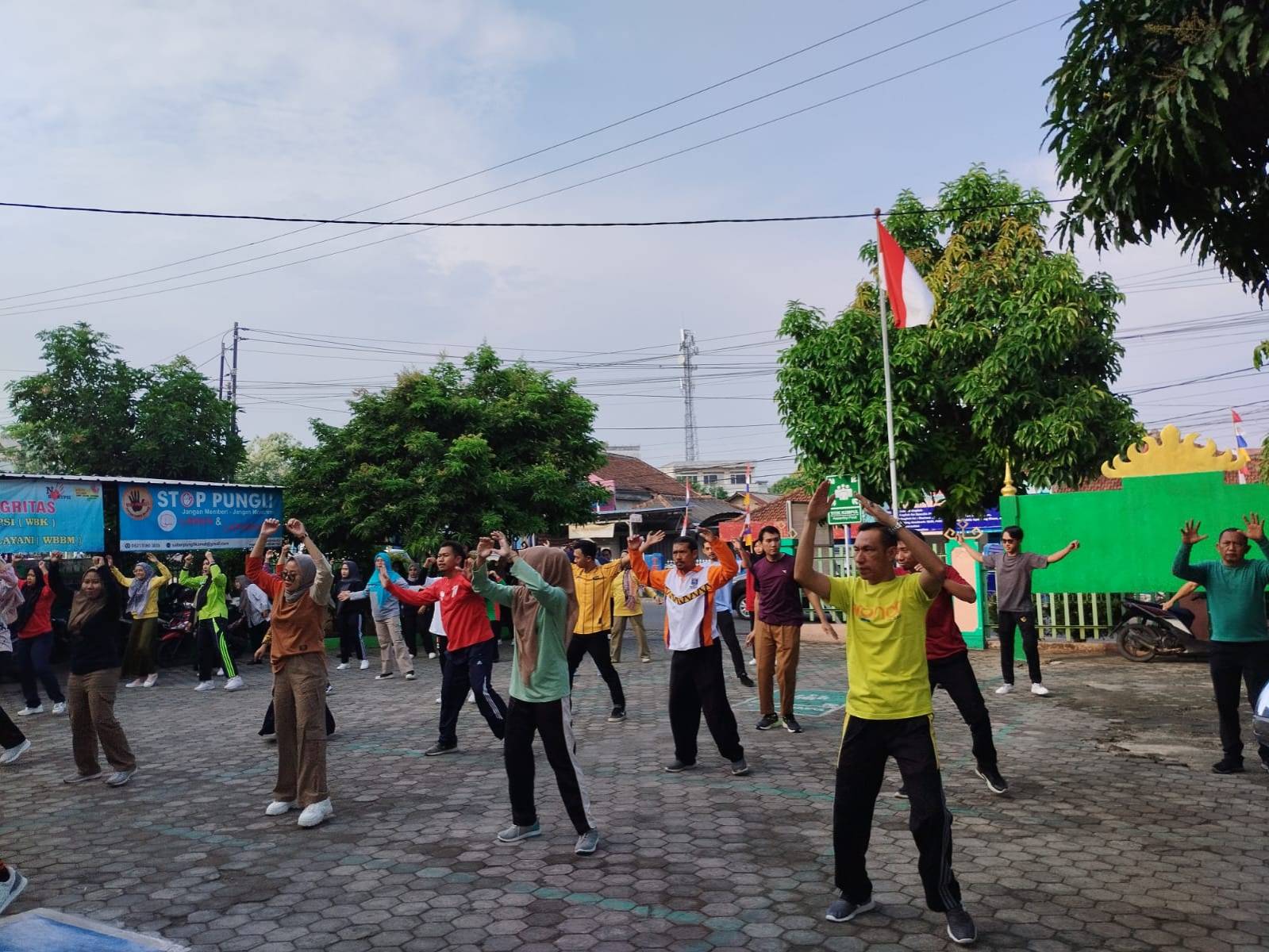 Disdukcapil Metro Gembirakan Pagi dengan Senam Sehat