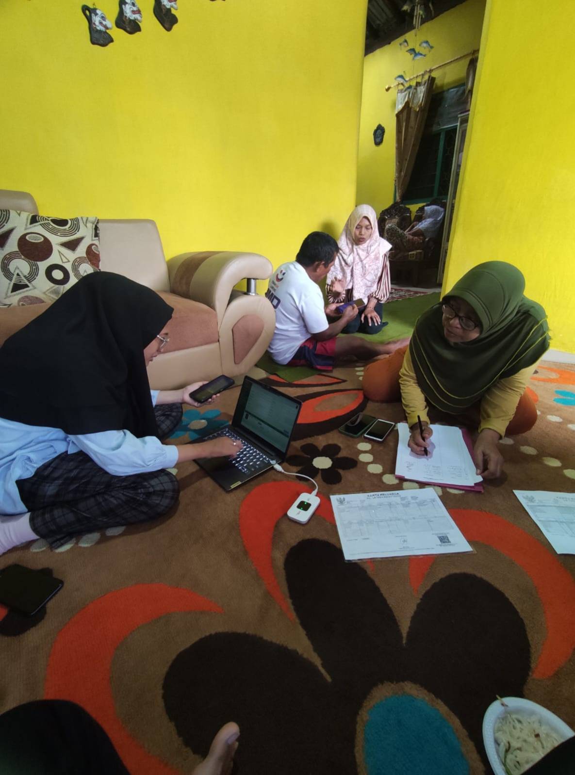 Disdukcapil Metro Jemput Bola Aktivasi IKD di Dasawisma Tejosari, Rumah Ibu Tekad dan Ibu Sukatinah Jadi Lokasi Layanan
