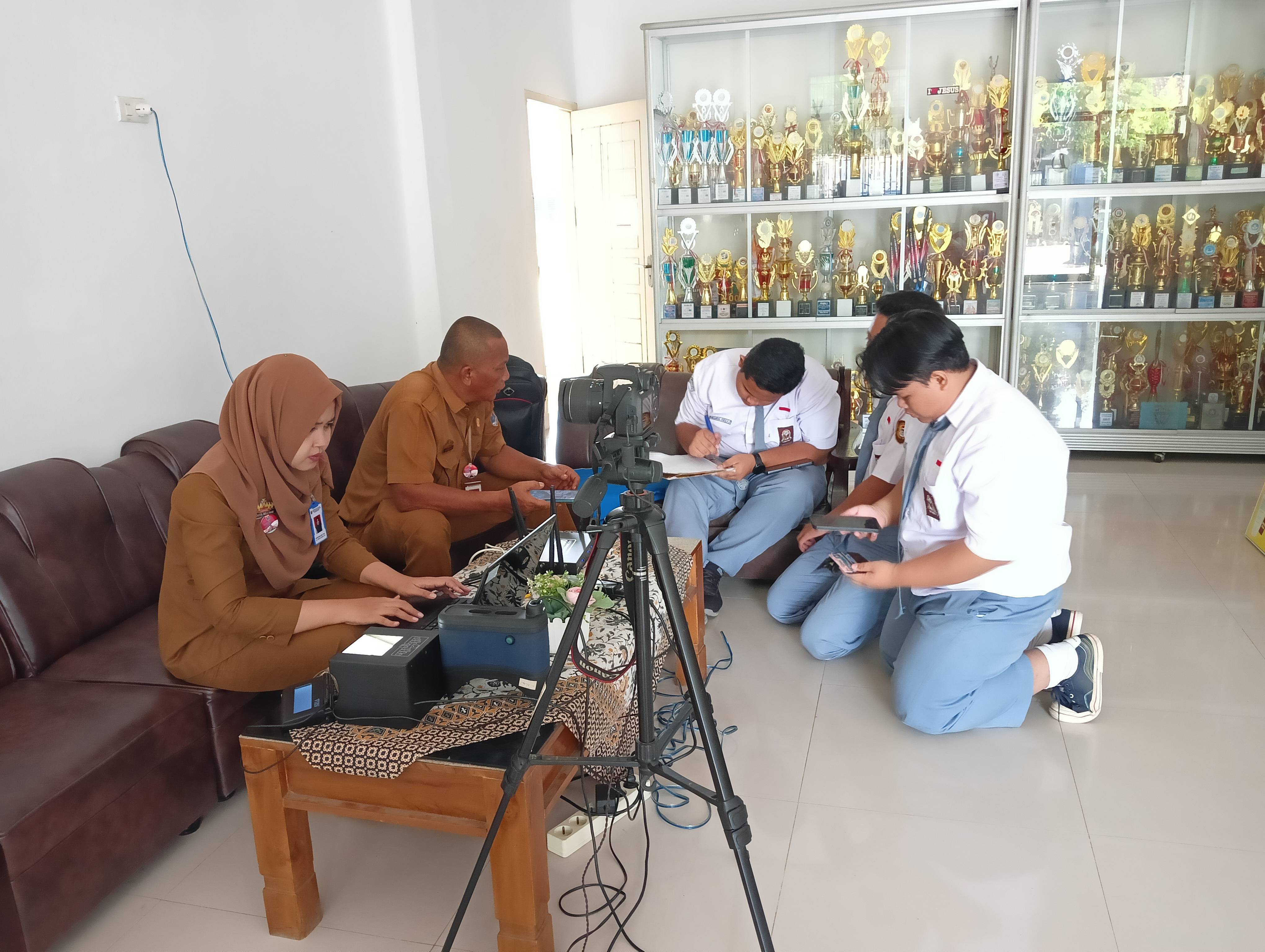 Perekaman KTP-EL SMA Negeri 1 Kristen Kota Metro