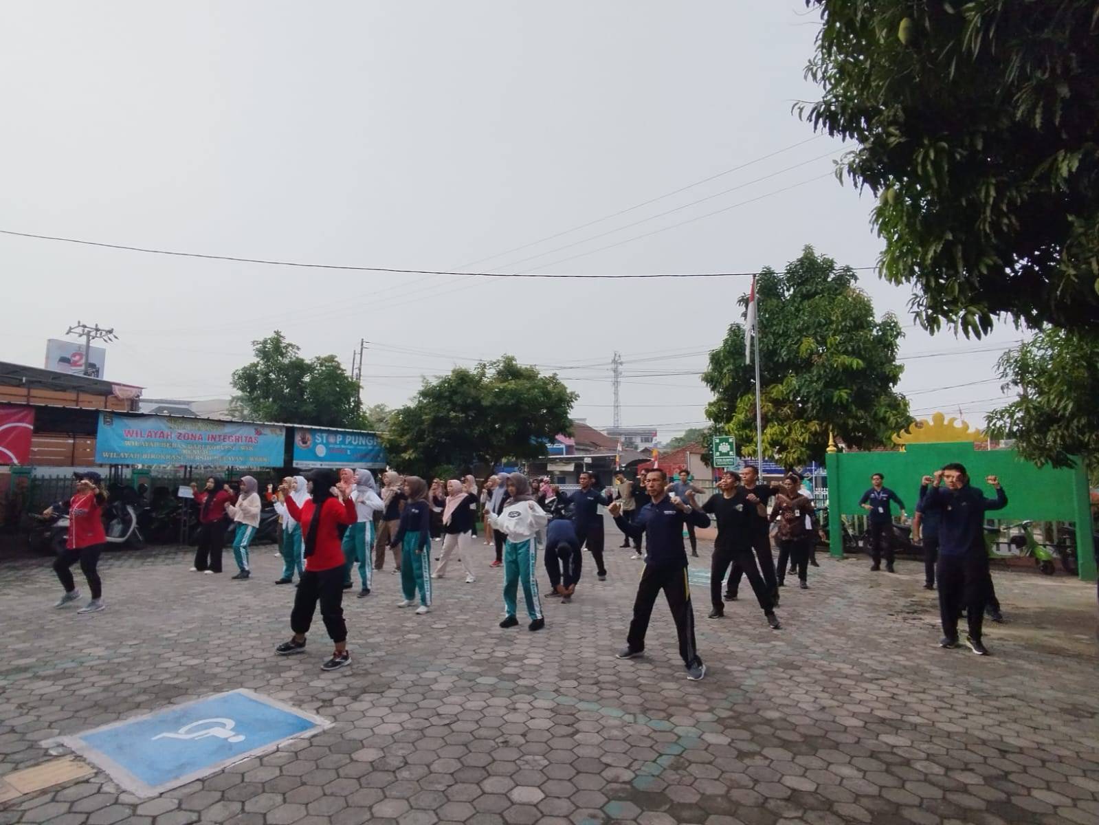 Senam Pagi Dukcapil Metro
