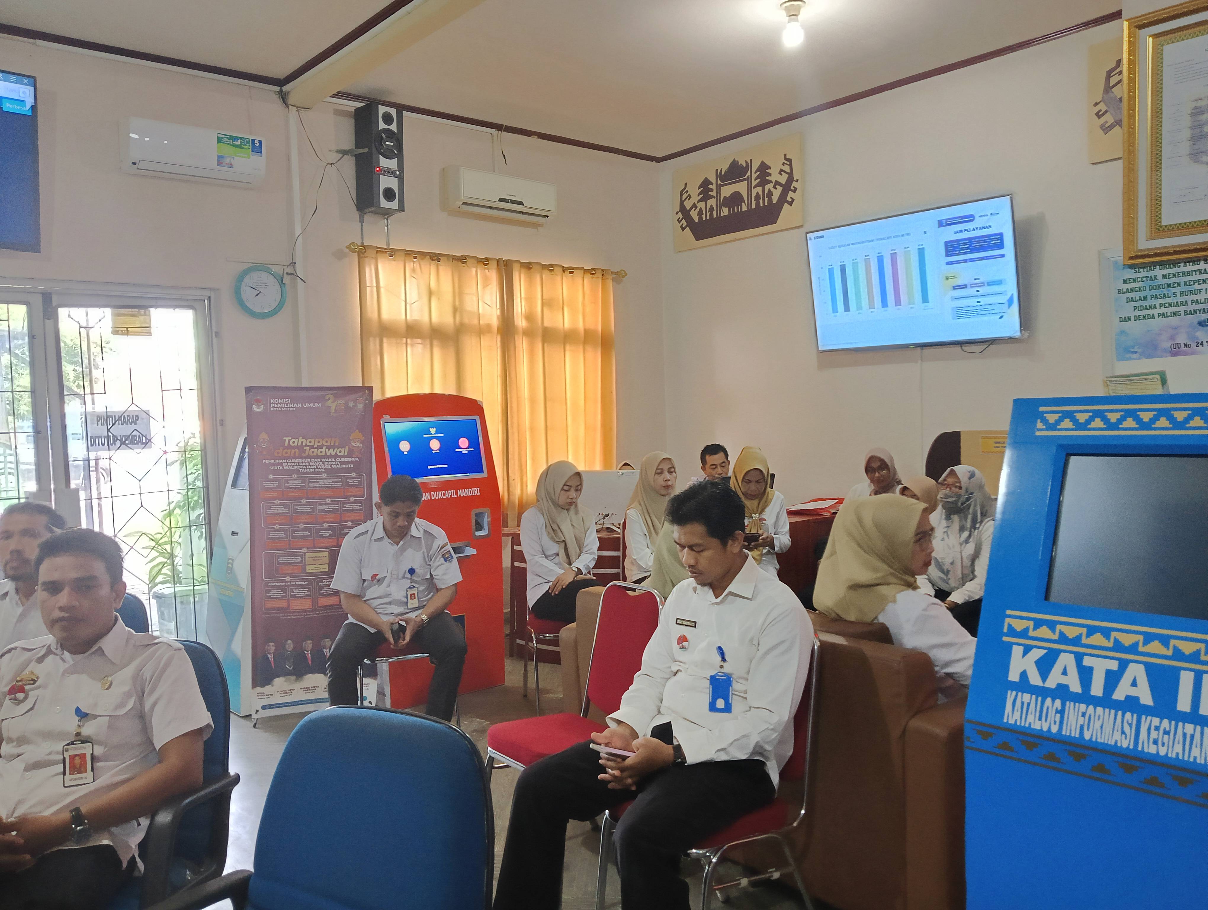 Briefing Pagi Disdukcapil Kota Metro