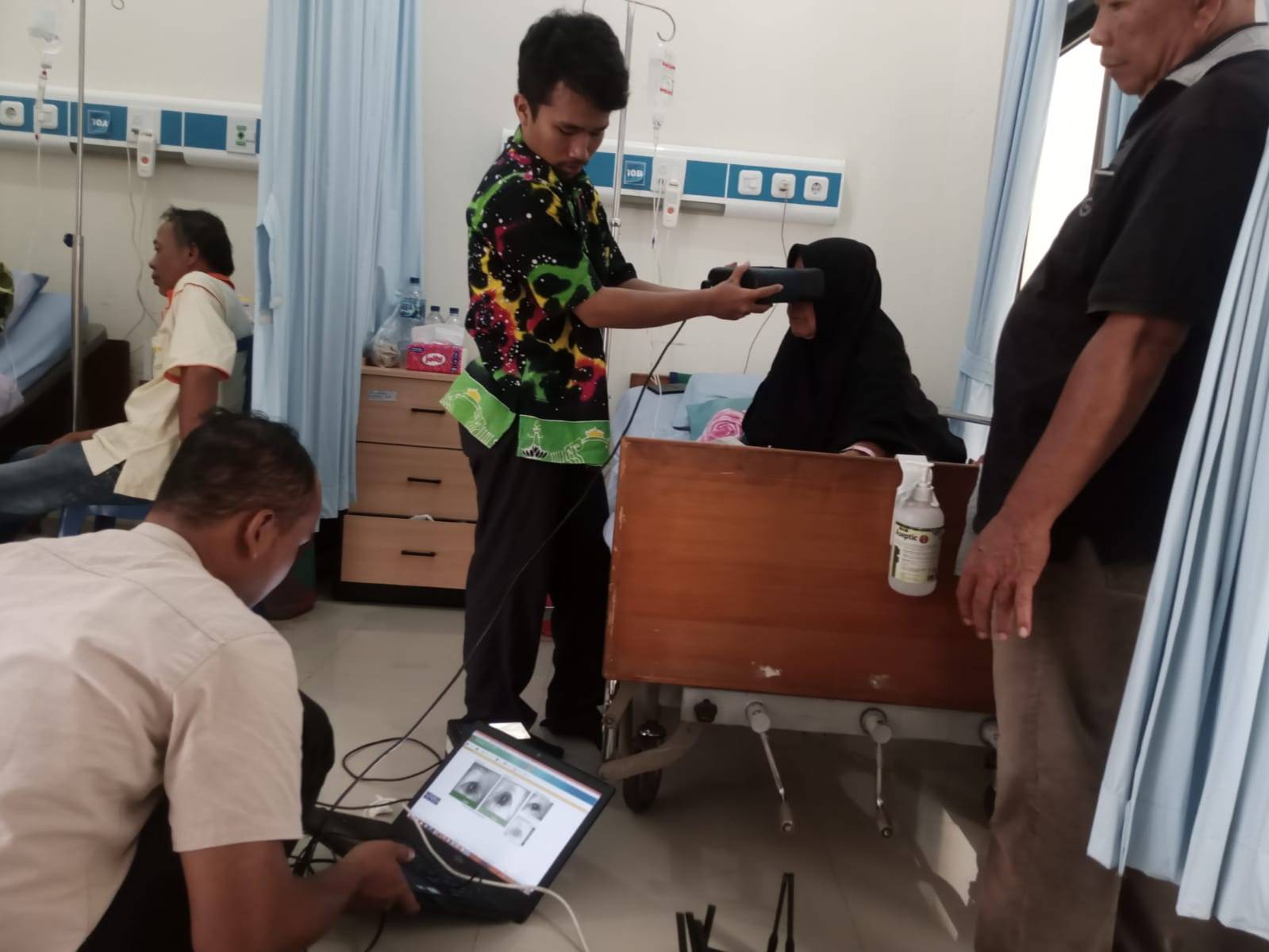 Disdukcapil Kota Metro Jemput Bola Rekam KTP Lansia di RS Mardi Waluyo
