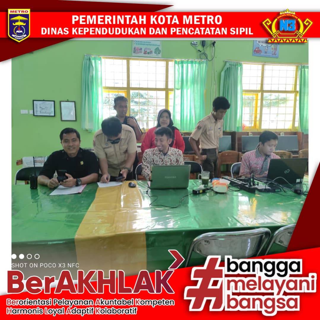 Penyerahan KTP-el ke Sekolah
