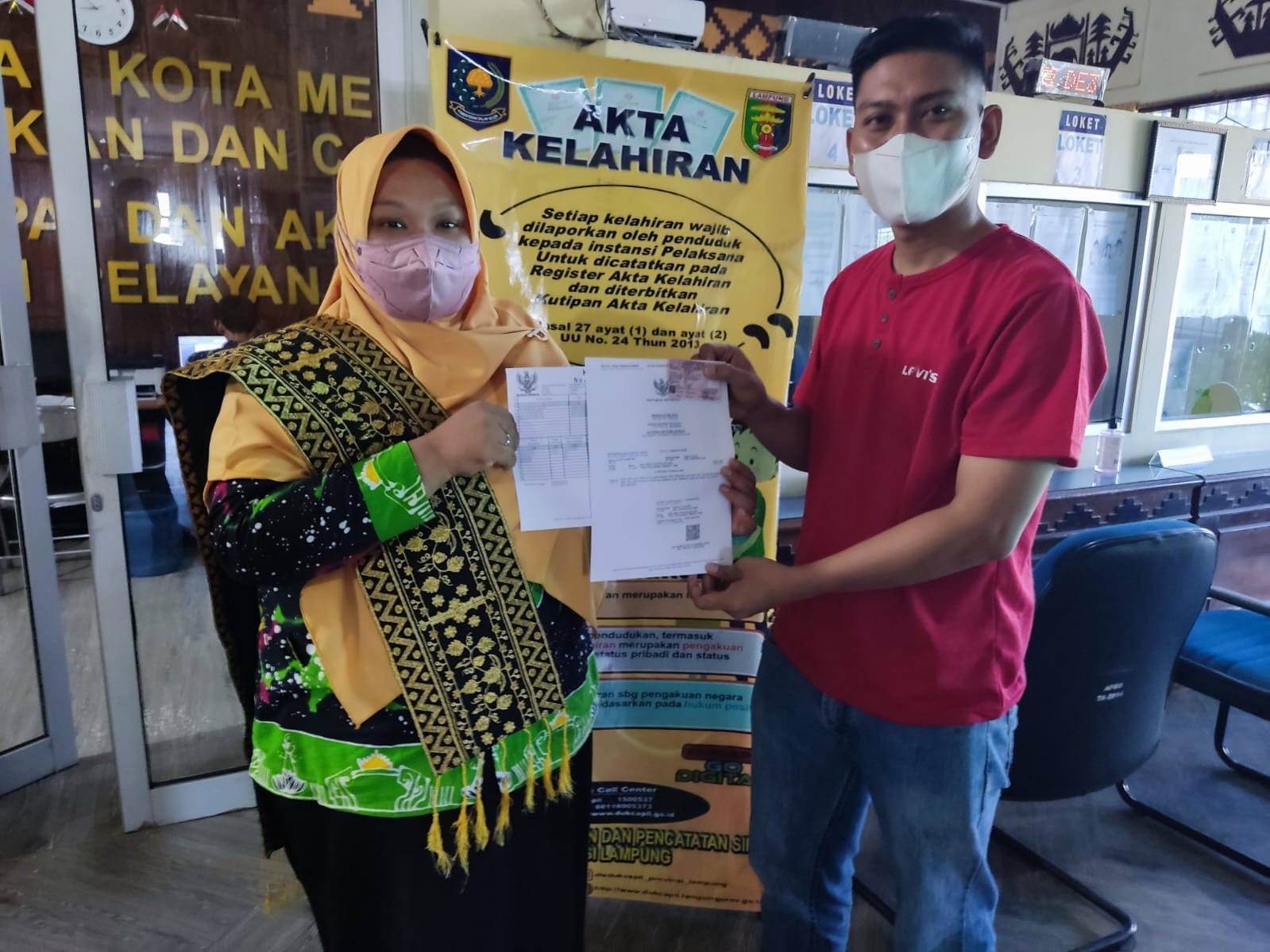 Penyerahan Dokumen Langsung Kepada Warga