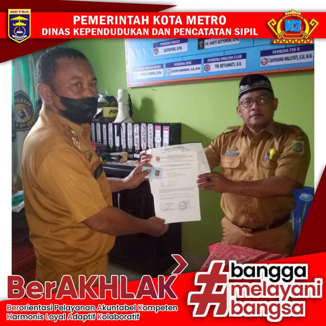 Penyerahan KTP-el ke Sekolah