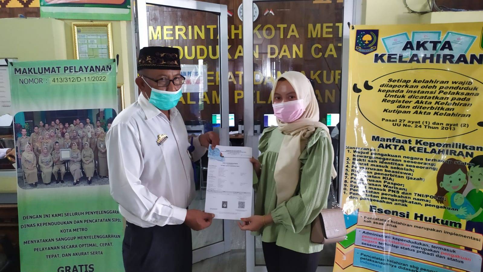 Penyerahan Dokumen Langsung Kepada Warga