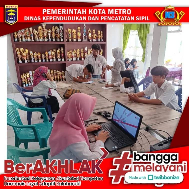 PEREKAMAN KTP-EL KELILING DAN AKTIVASI IKD KE SMA KARTIKATAMA KOTA METRO