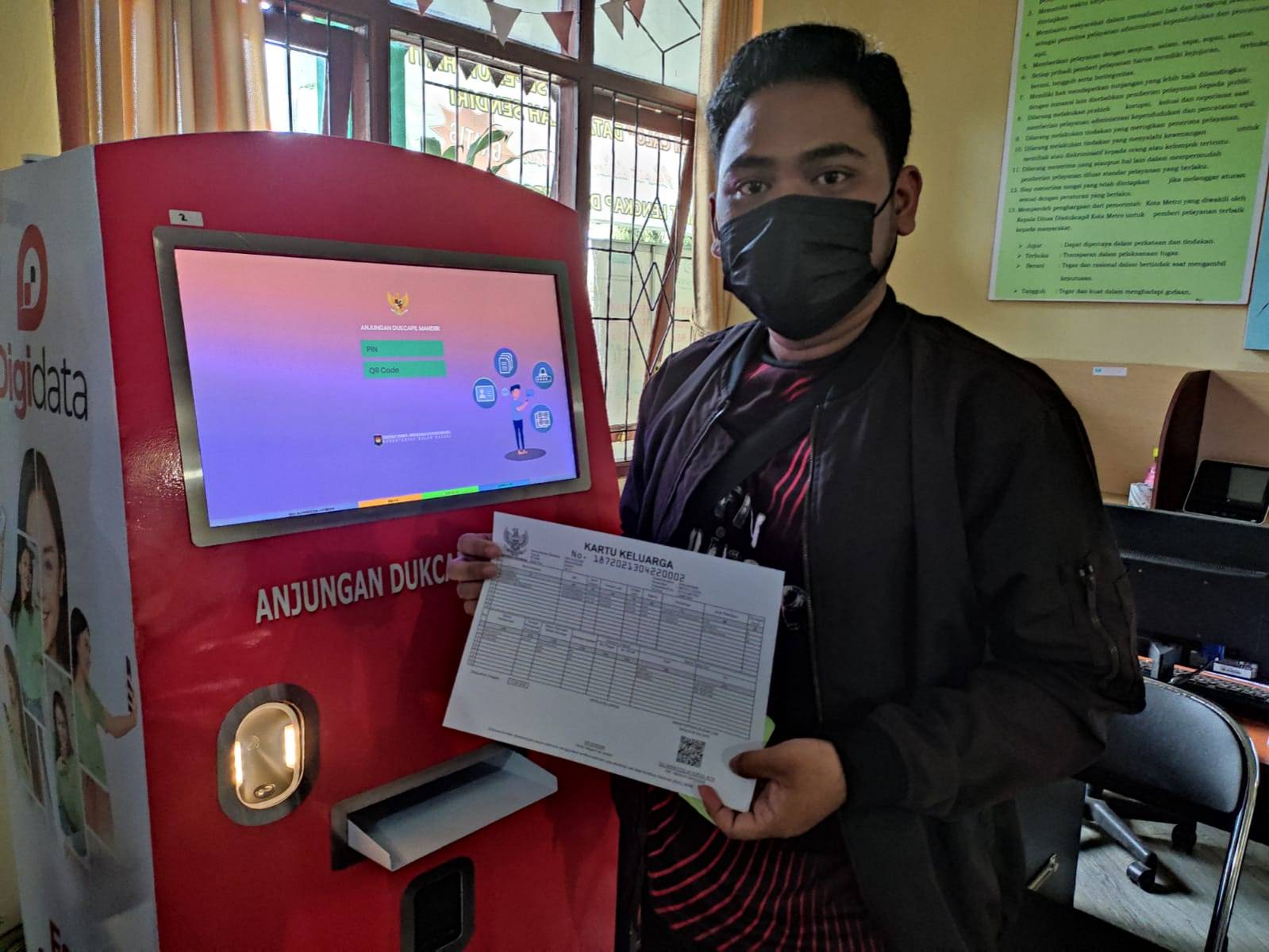 Penggunaan Mesin Anjungan Dukcapil Mandiri pada Pelayanan Administrasi Kependudukan