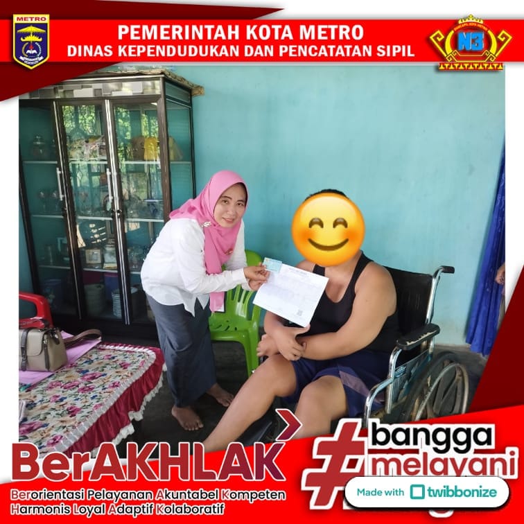 Penyerahan Dokumen Kependudukan Kepada Penyandang Disabilitas