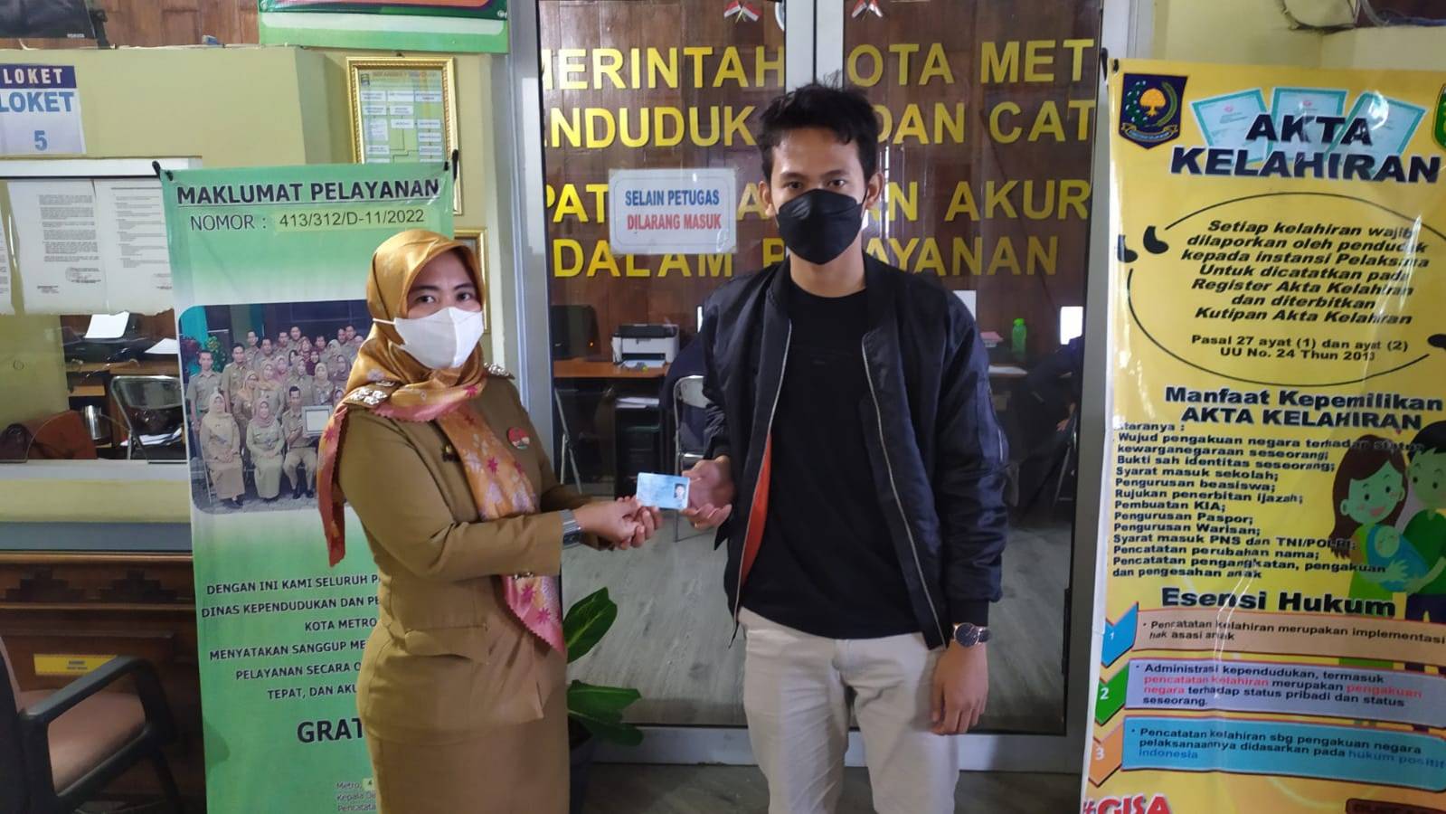 Penyerahan Dokumen Langsung Kepada Warga