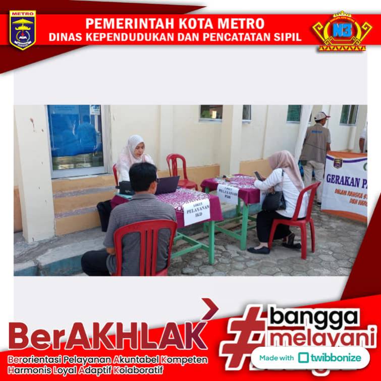 Jemput Bola Pelayanan IKD pada Pasar Murah di Kelurahan Yosodadi