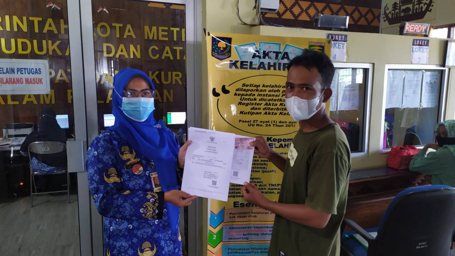 Penyerahan Dokumen Langsung Kepada Warga