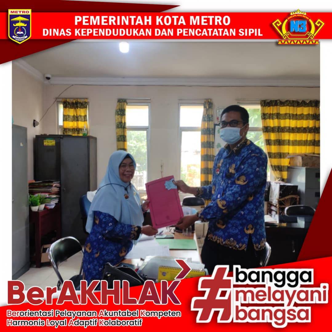 Penyerahan KTP-el ke Kelurahan
