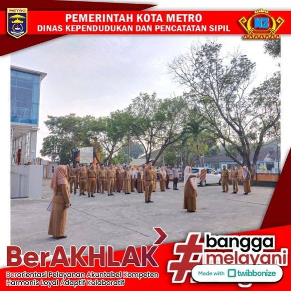 Pelaksanaan Apel Pagi Petugas Disdukcapil pada mal pelayanan publik Kota Metro