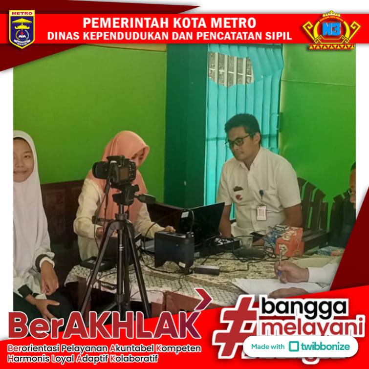 PEREKAMAN KTP-EL KELILING DAN AKTIVASI IKD KE PONPES AL MUHSIN PUTRA & PUTRI KOTA METRO