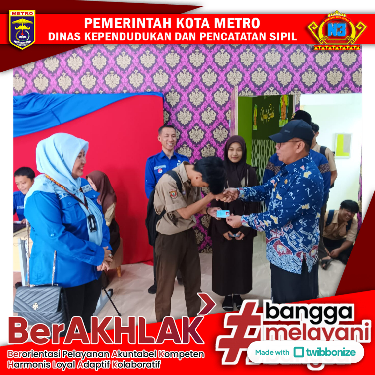 Pelayanan Perekaman KTP-el Keliling dan Penyerahan KTP-el di SMK MA'ARIF 1 METRO, Dihadiri Kepala Disdukcapil Provinsi Lampung