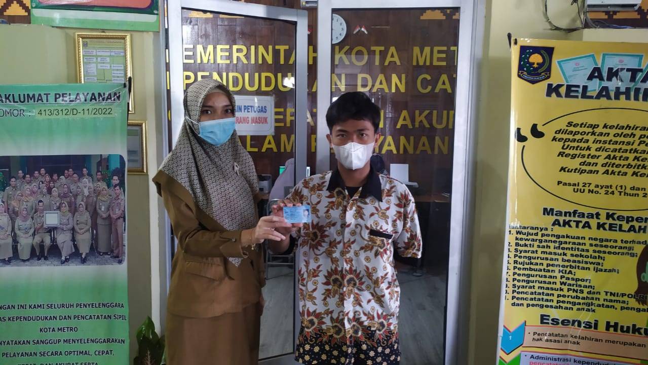 Penyerahan Dokumen Langsung Kepada Warga