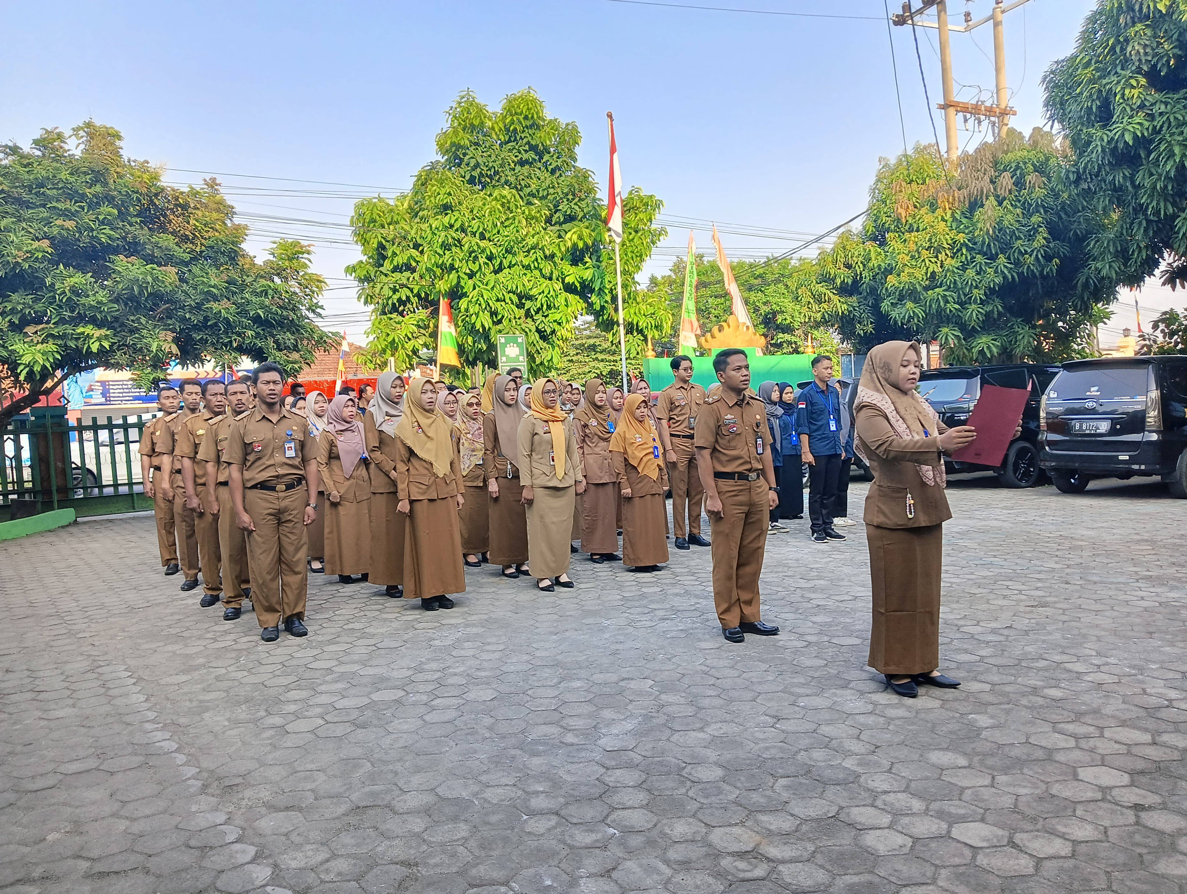 Disdukcapil Kota Metro Tingkatkan Kedisiplinan Lewat Apel Mingguan