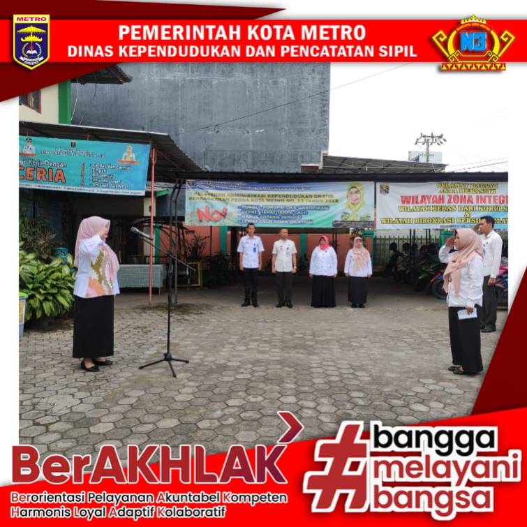 Pelaksanaan Apel Pagi Disdukcapil Kota Metro