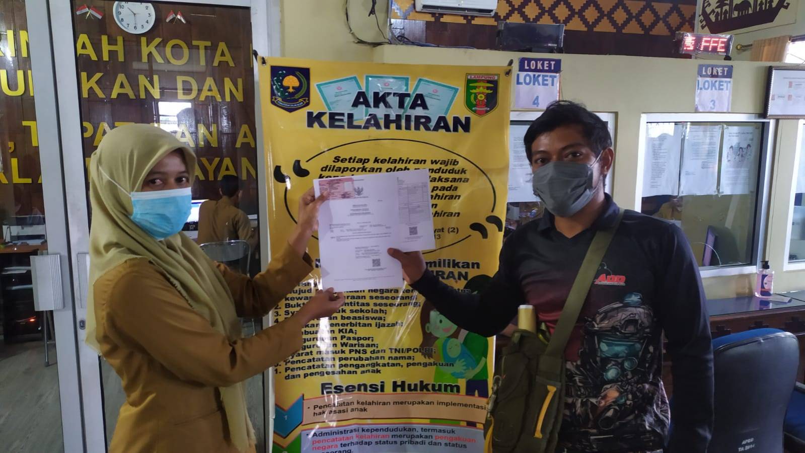 Penyerahan Dokumen Langsung Kepada Warga