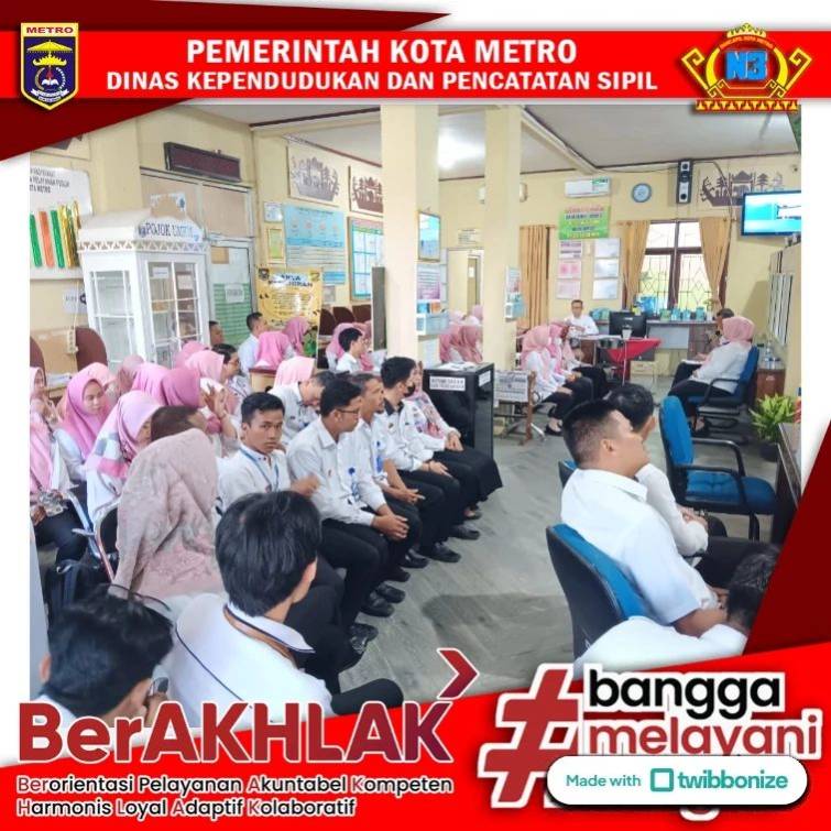Briefing pagi dan koordinasi Pegawai Disdukcapil Kota Metro