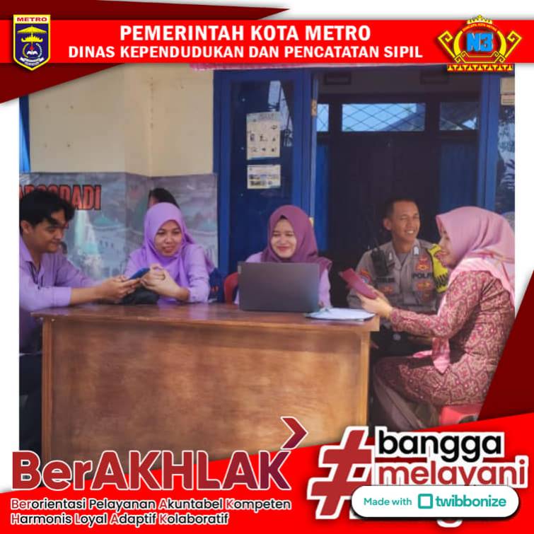 Jemput Bola Pelayanan IKD pada Pasar Murah di Kelurahan Margodadi