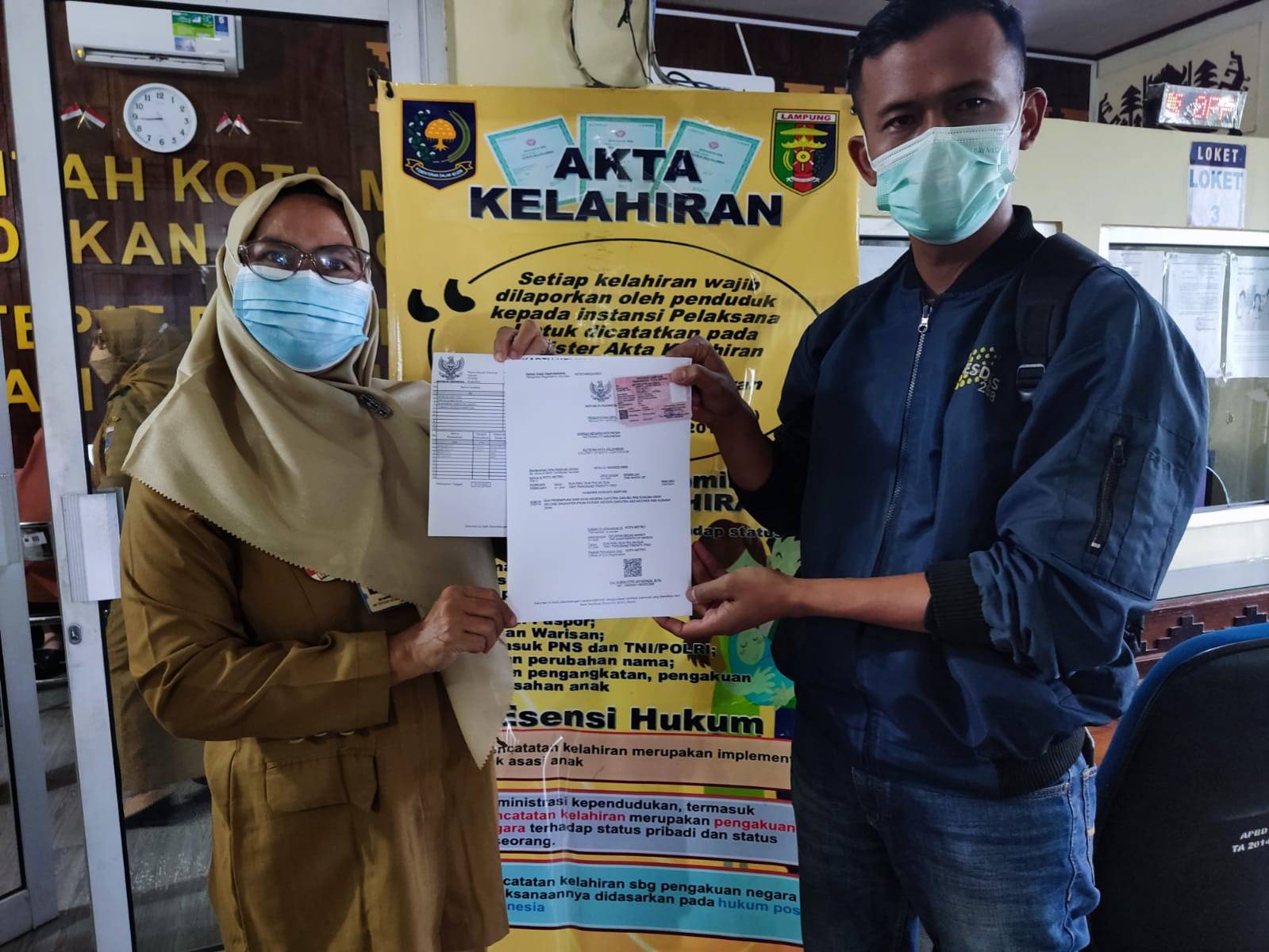 Penyerahan Dokumen Langsung Kepada Warga