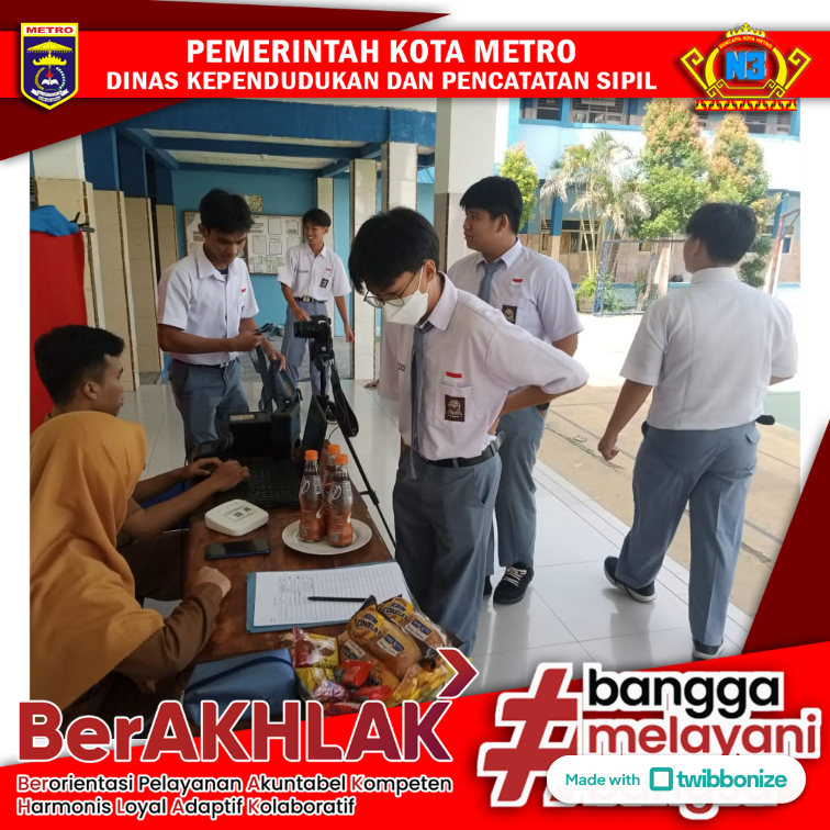 Perekaman KTP Keliling Di SMA 1 Kristen Kota Metro Mendorong Siswa dan Siswi yang Belum Memiliki KTP