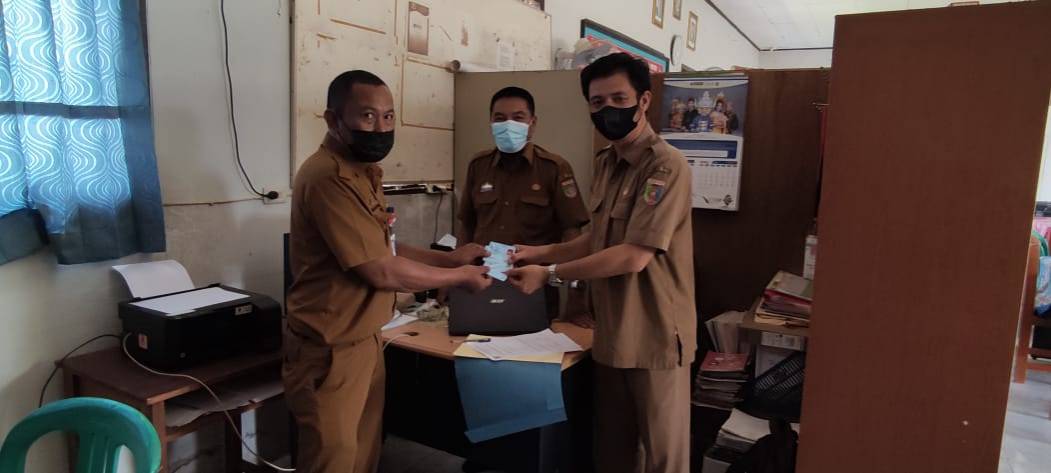 Penyerahan KTP Elektronik Ke Sekolah