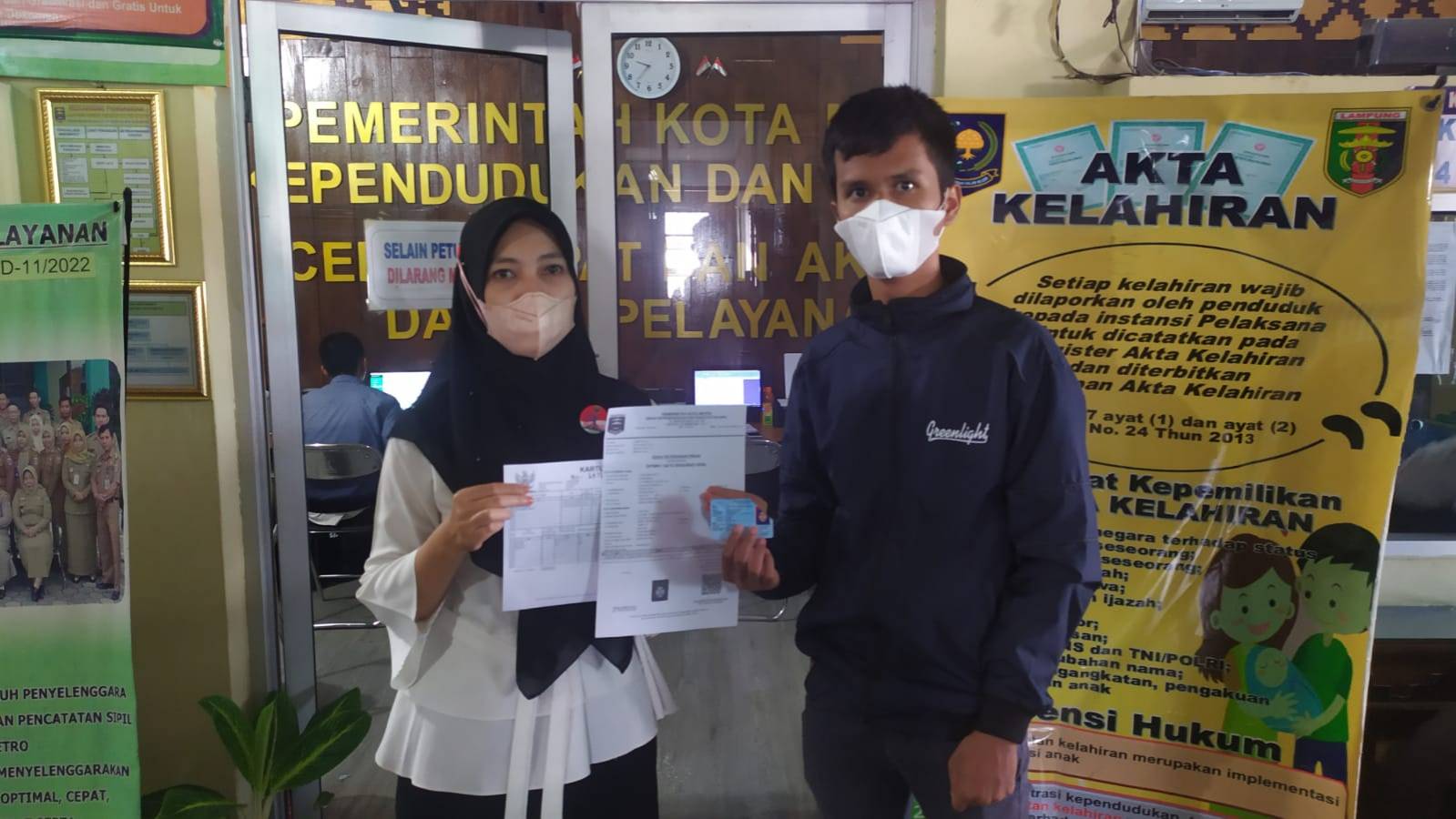 Penyerahan Dokumen Langsung Kepada Warga
