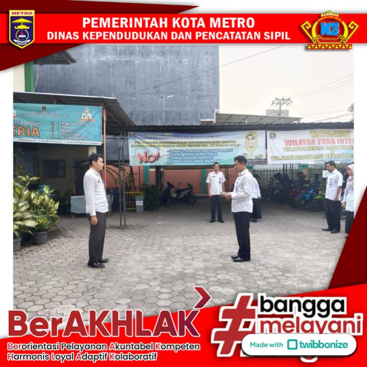 Pelaksanaan Apel Pagi Disdukcapil Kota Metro