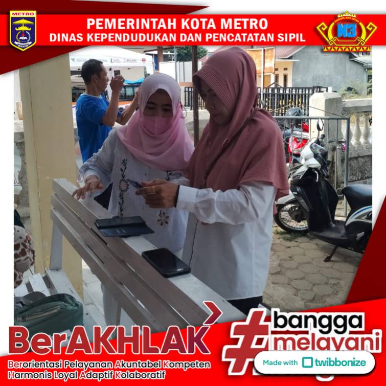 Jemput Bola Pelayanan IKD pada Pasar Murah di Kelurahan Hadimulyo Timur