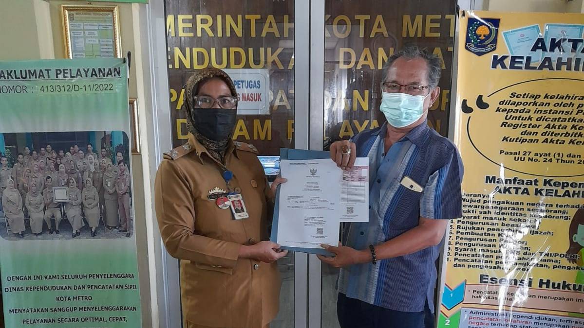 Penyerahan Dokumen Langsung Kepada Warga