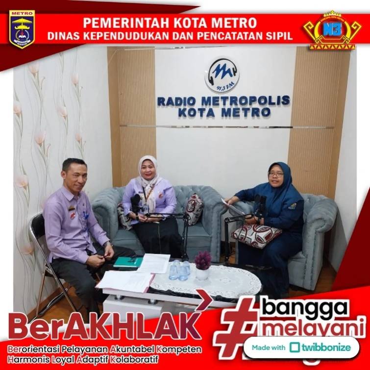 Kepala Disdukcapil Kota Metro Mengikuti Acara Talkshow di Radio Metro Polis