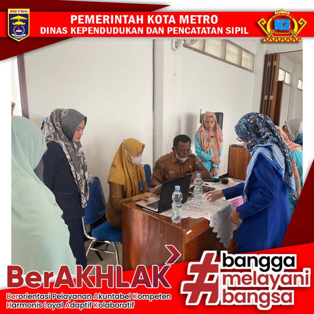 Jemput Bola pelayanan Pembuatan Identitas Kependudukan Digital (IKD) pada Akademi Kebidanan Wirabuana Kota Metro