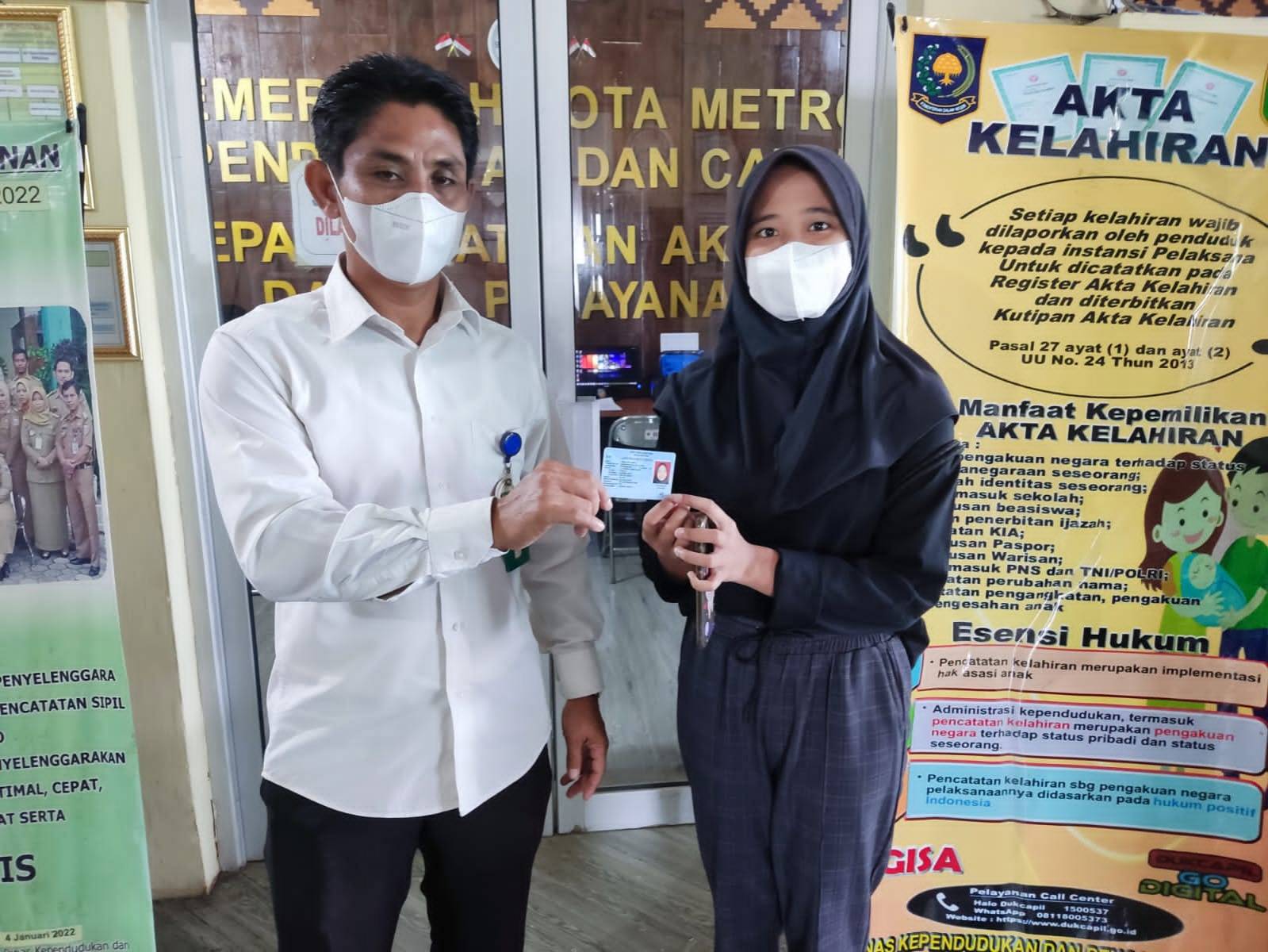 Penyerahan Dokumen Langsung Kepada Warga