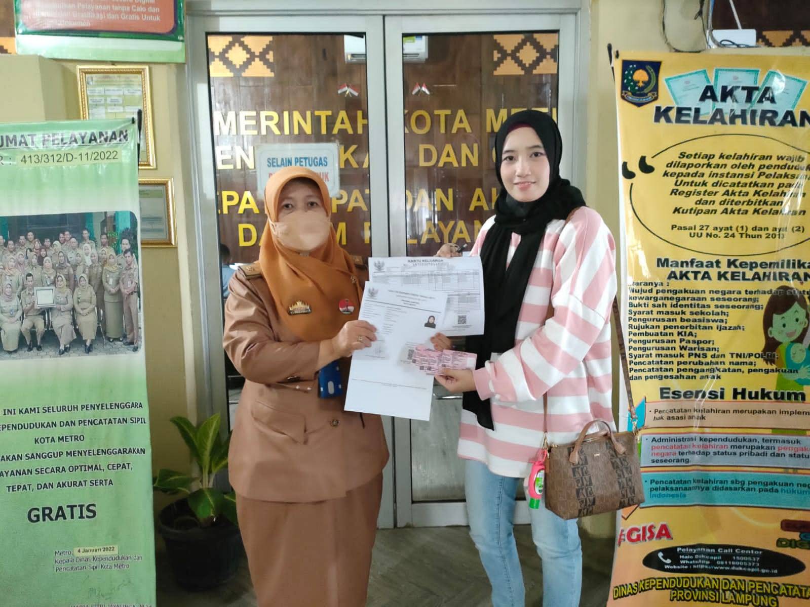 Penyerahan Dokumen Langsung Kepada Warga