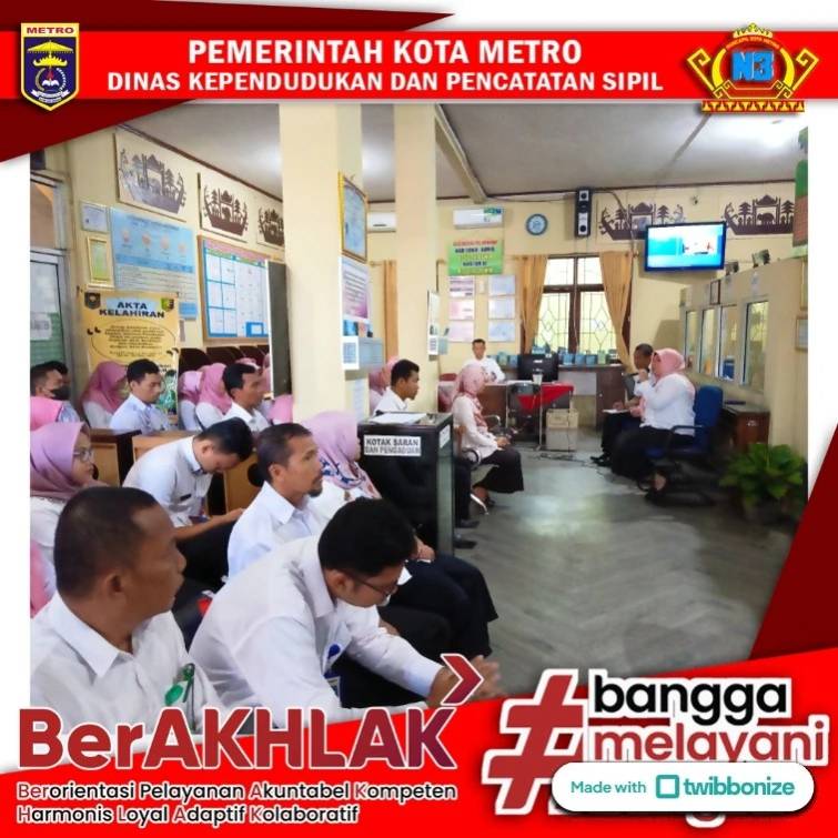 Briefing pagi dan koordinasi Pegawai Disdukcapil Kota Metro