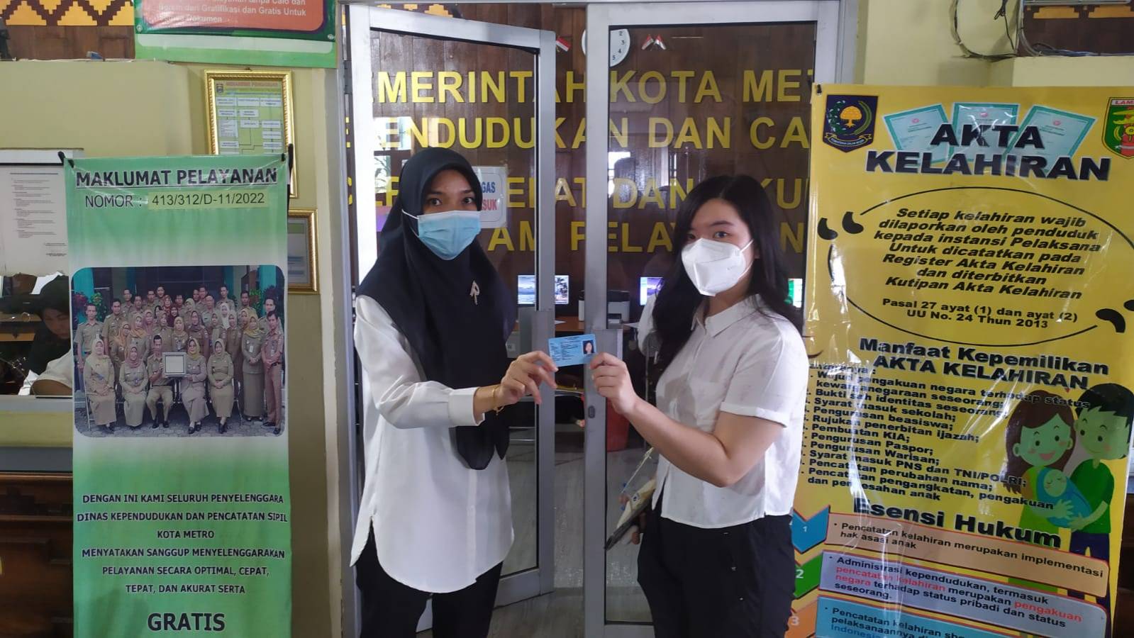 Penyerahan Dokumen Langsung Kepada Warga
