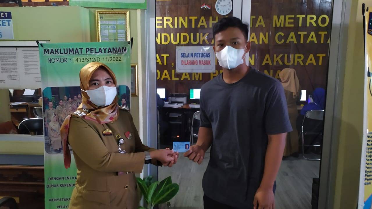 Penyerahan Dokumen Langsung Kepada Warga