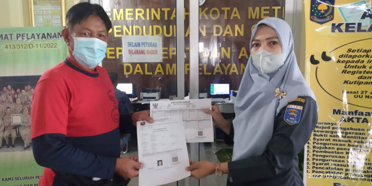 Penyerahan Dokumen Langsung Kepada Warga