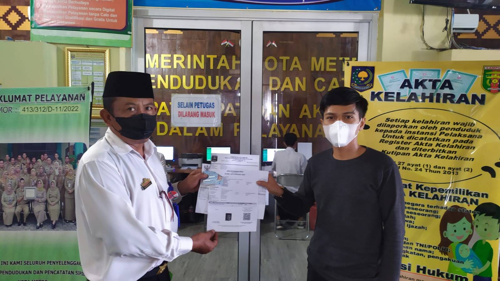 Penyerahan Dokumen Langsung Kepada Warga