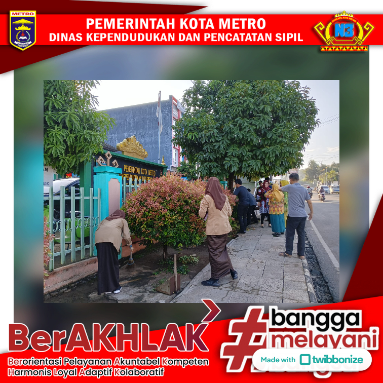 Disdukcapil Kota Metro Laksanakan Jumat Bersih dan Kerja Bakti