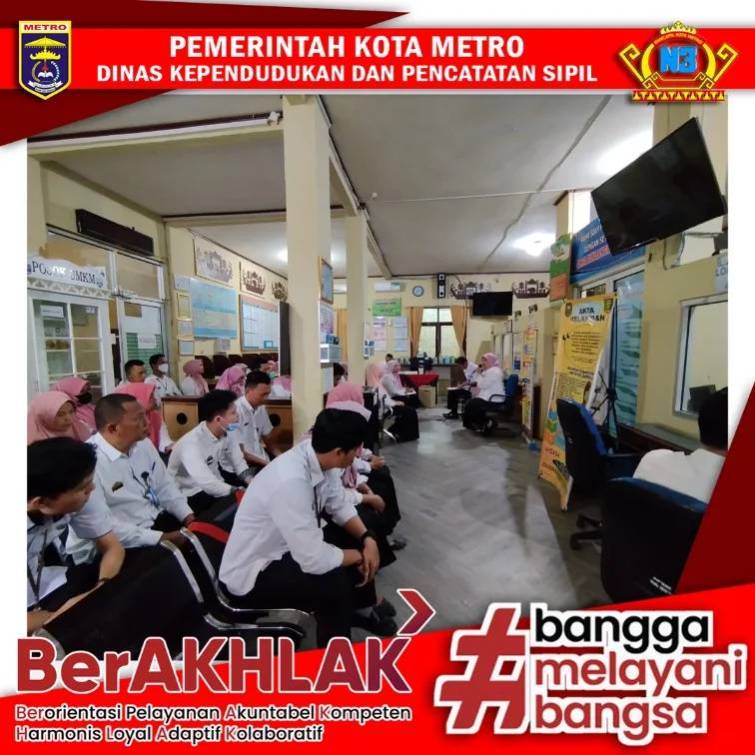 Briefing pagi dan koordinasi Pegawai Disdukcapil Kota Metro