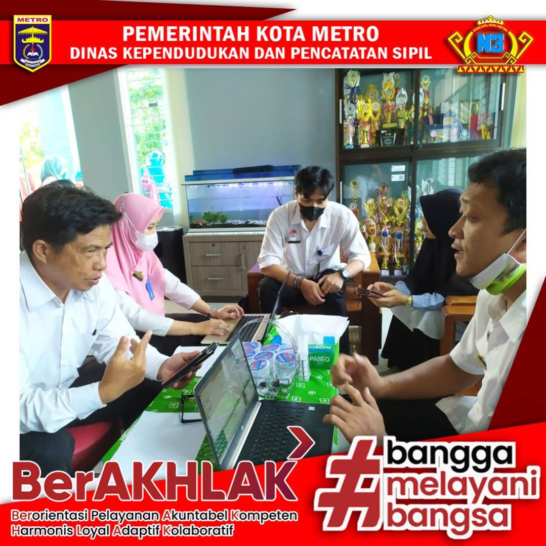 Jemput Bola pelayanan hari ke Pembuatan Identitas Kependudukan Digital (IKD) pada SMK Negeri 1 Kota Metro